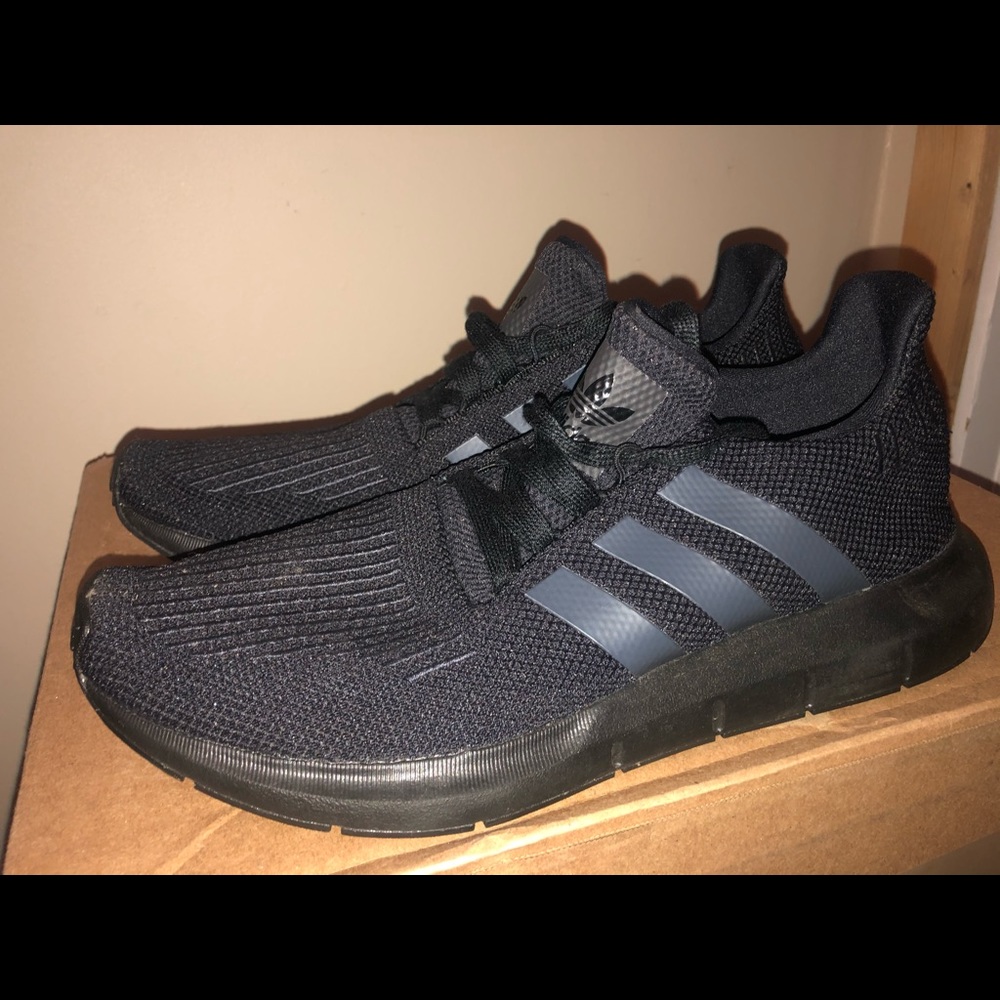 Adidas Men’s Swift Run Triple Black